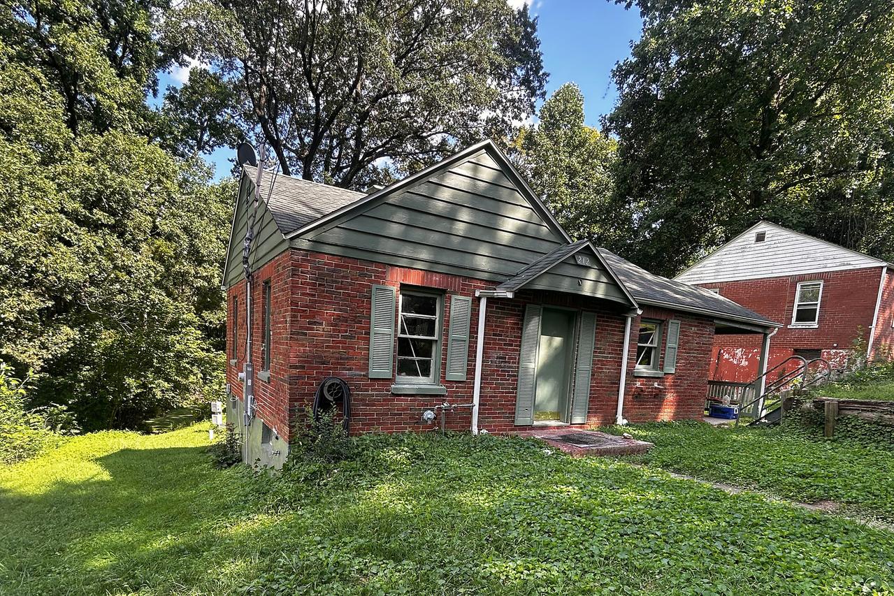212 Tomlinson St., East Alton, IL 62024