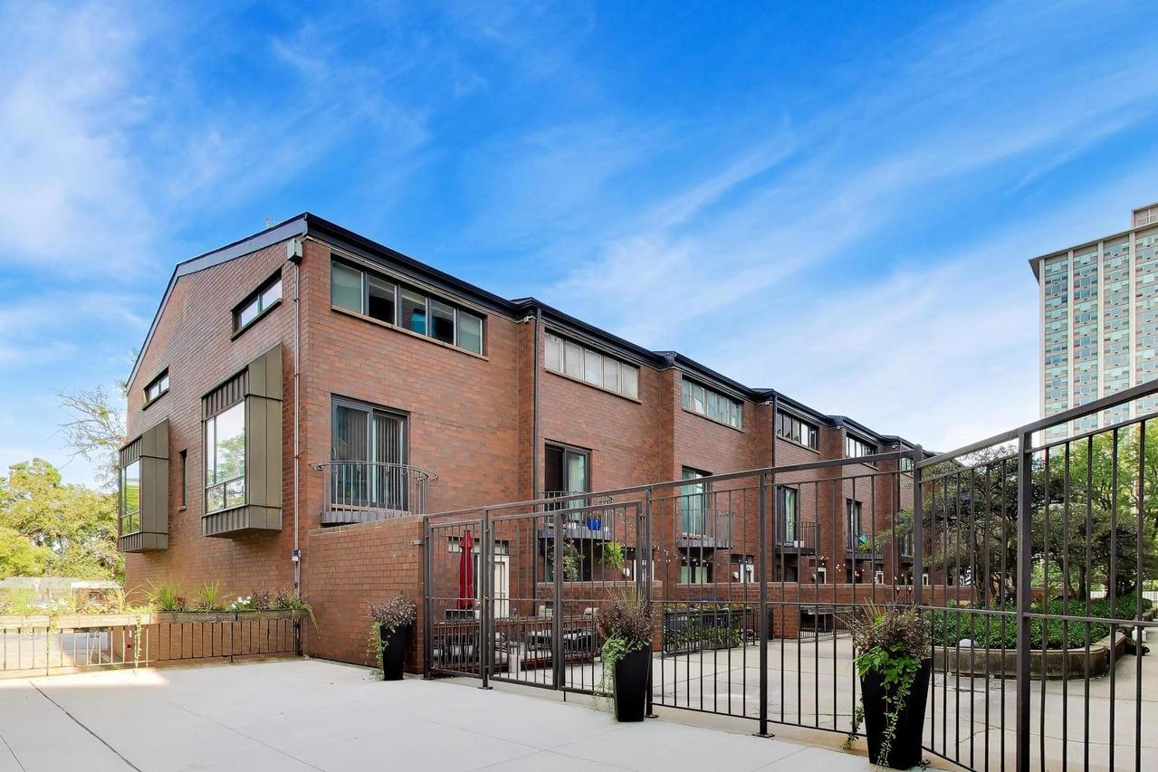 3700 N Lake Shore Dr. #104, Chicago, IL 60613