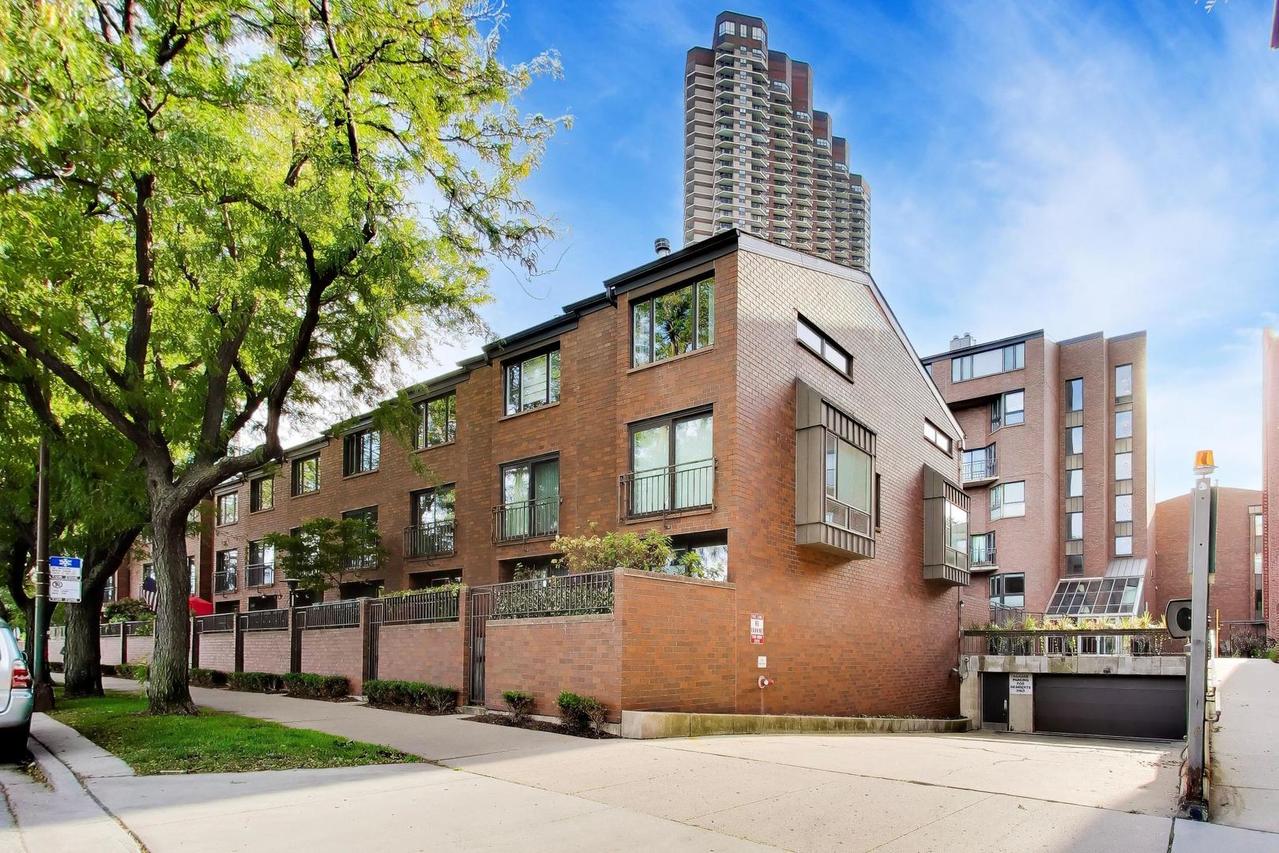 3700 N Lake Shore Dr. #104, Chicago, IL 60613