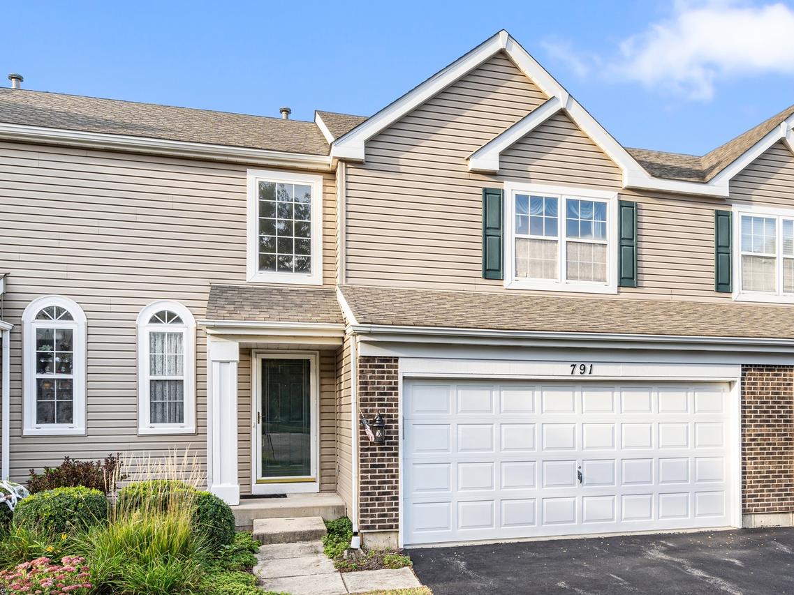 791 Silk Oak Ln. #797, Crystal Lake, IL 60014