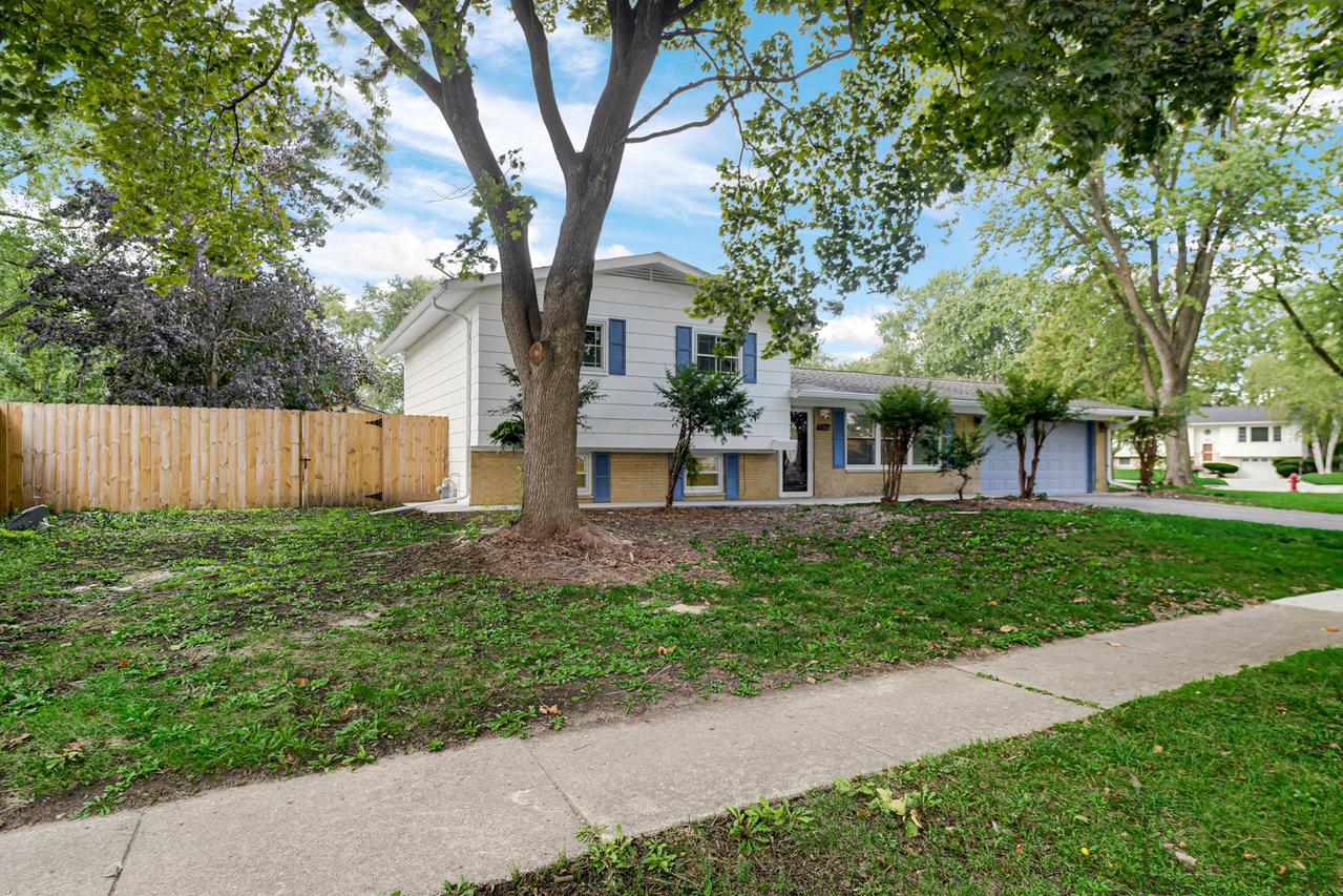 7180 Edgebrook Ln., Hanover Park, IL 60133