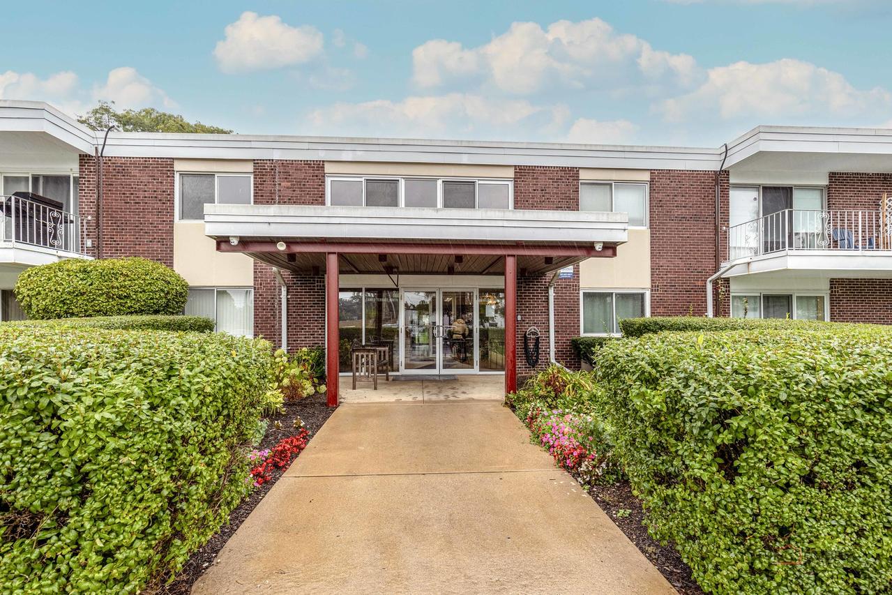 100 Deborah Ln. #B18, Wheeling, IL 60090