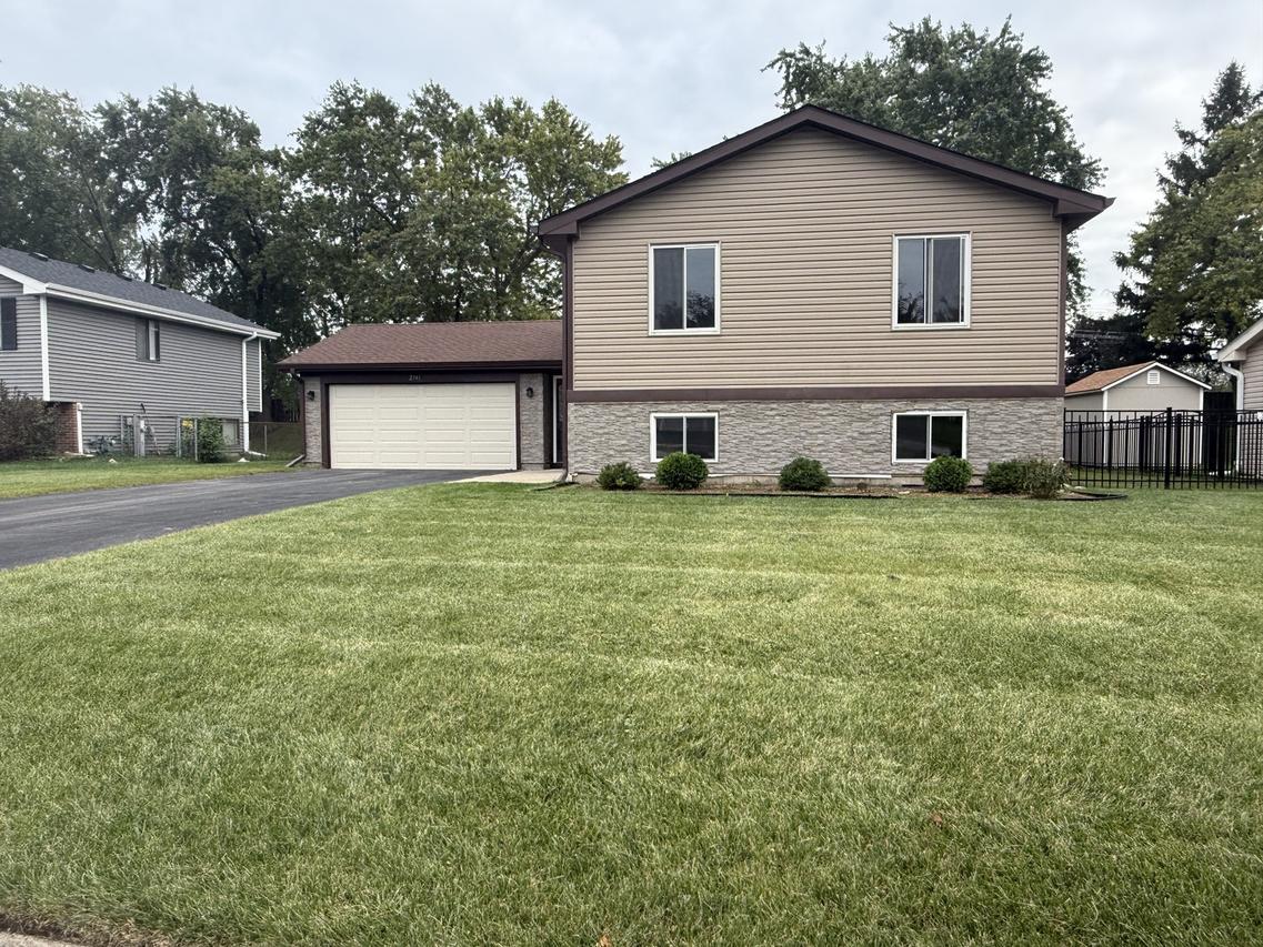 2341 Leeward Ln., Hanover Park, IL 60133