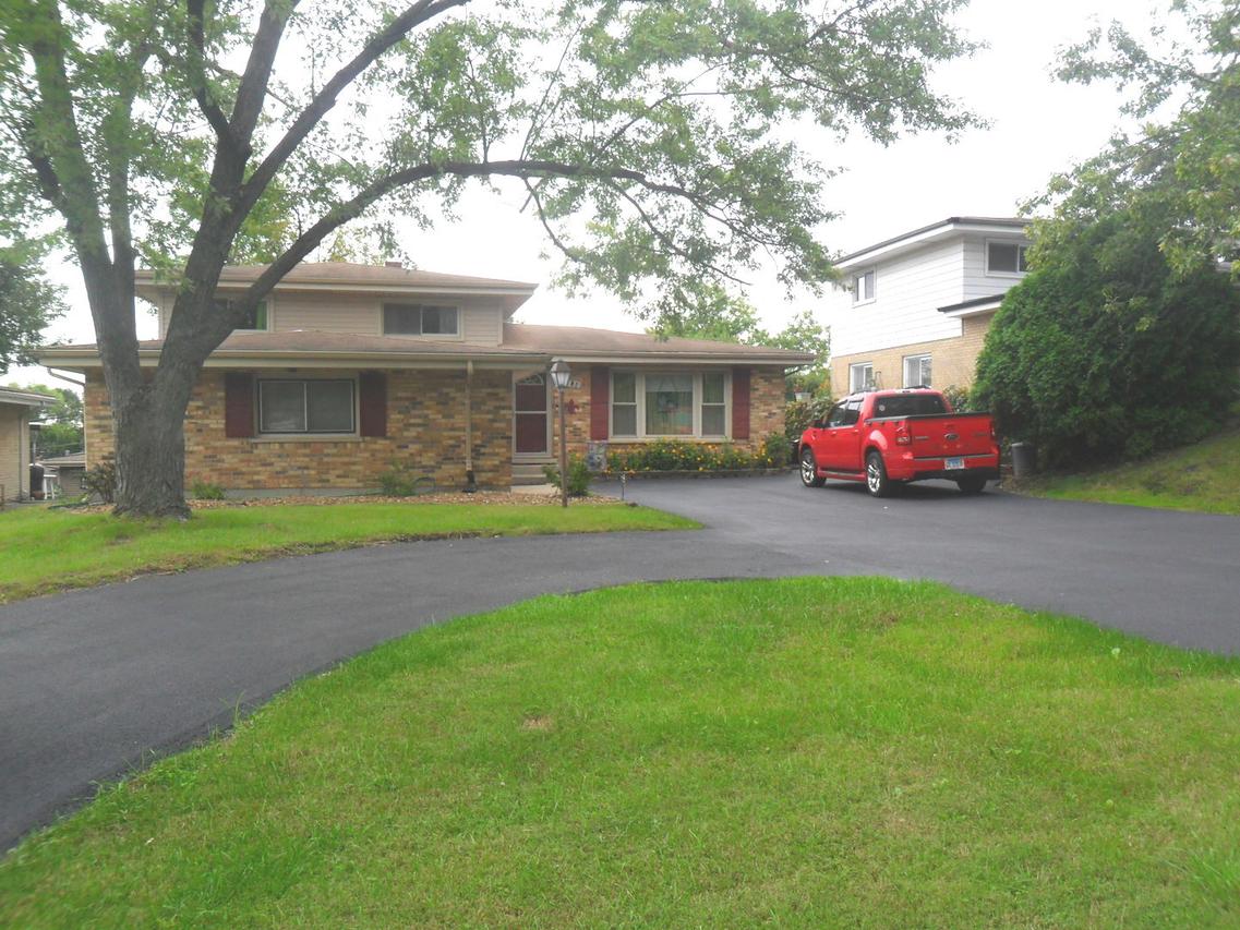8501 S Kean Ave., Hickory Hills, IL 60457
