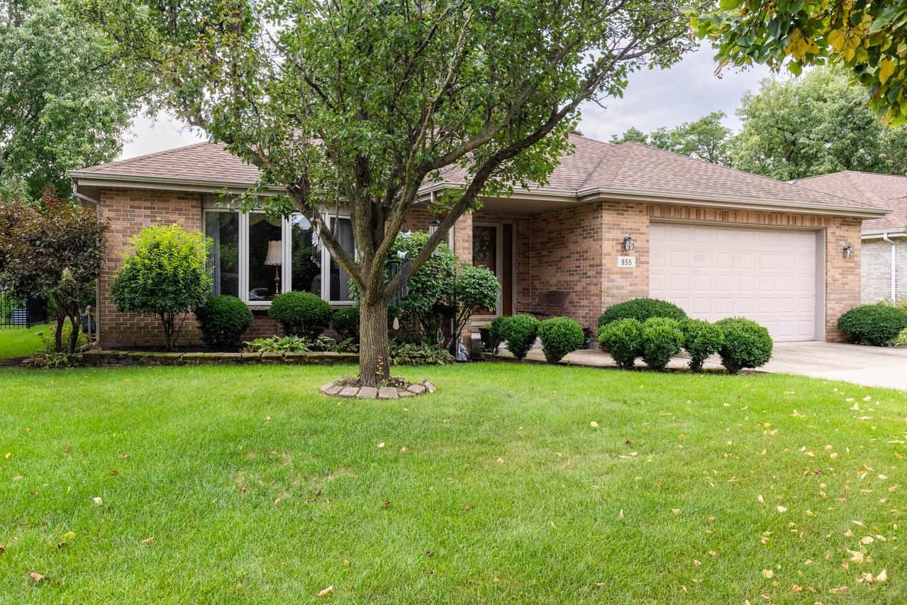 855 63rd St., La Grange Highlands, IL 60525