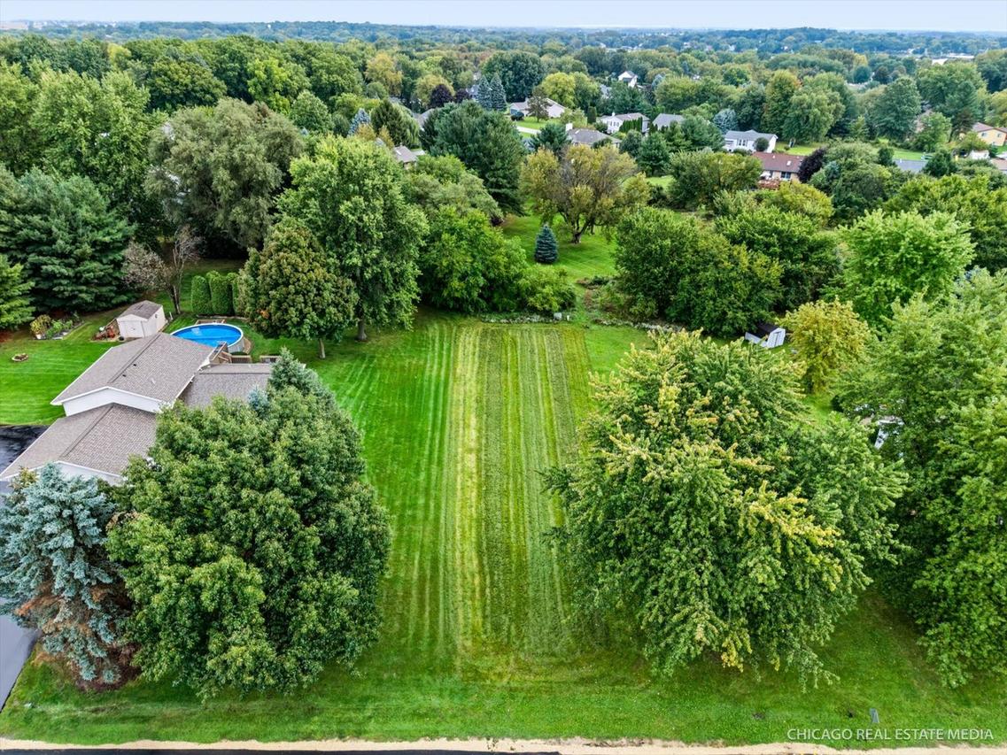 706 Marquette Dr., Poplar Grove, IL 61065