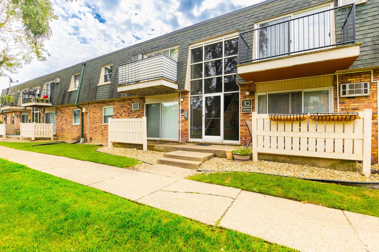 9994 S 84th Ter. #310, Palos Hills, IL 60465