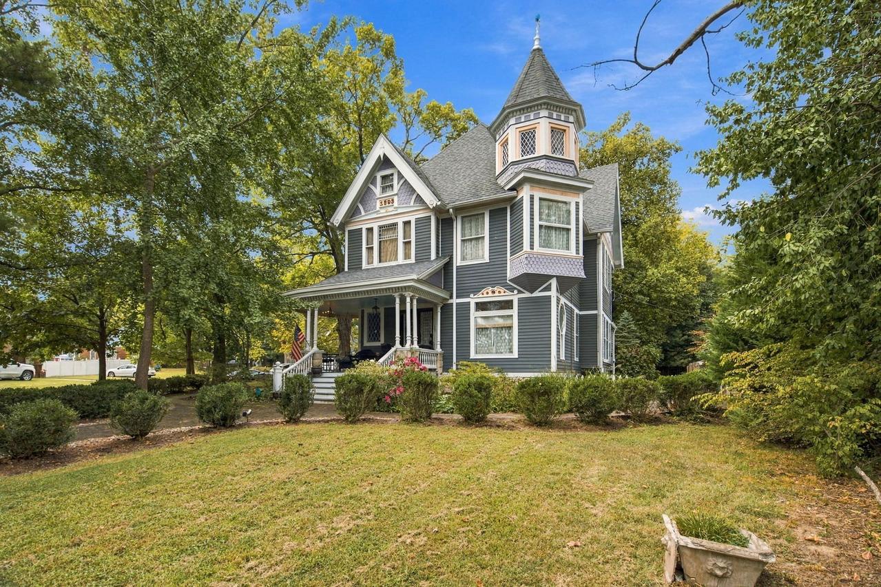301 W High St., Anna, IL 62906