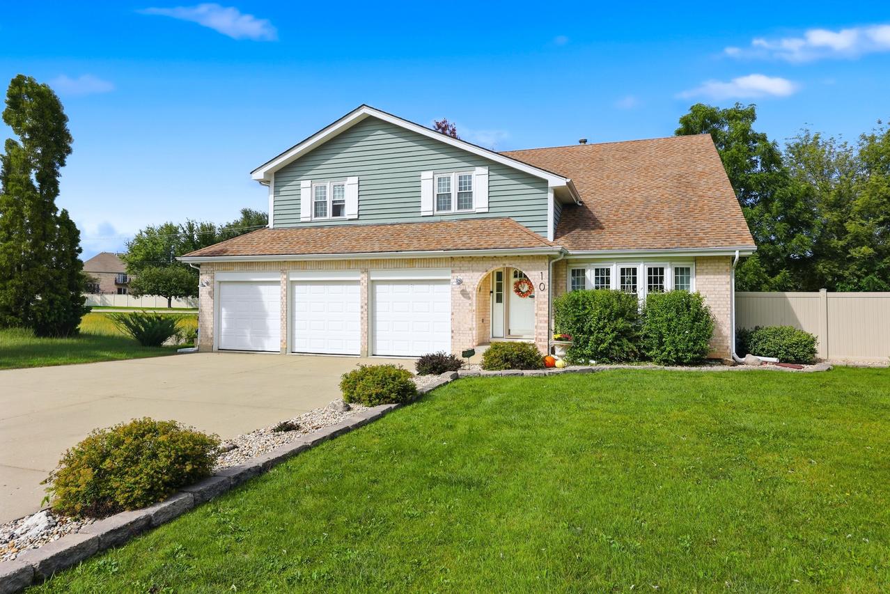 10 Americana Ct., Roselle, IL 60172