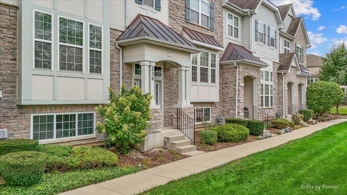 234 Bennett Dr., Carol Stream, IL 60188