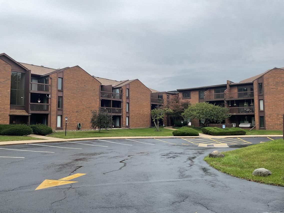 2929 Sunnyside Dr. #127B, Rockford, IL 61114
