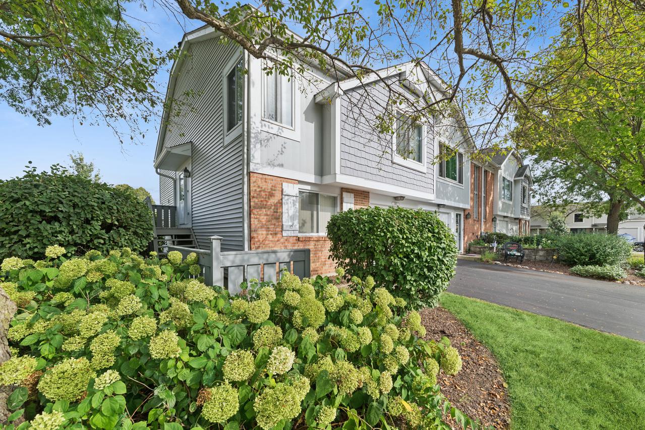 ON671 Bedford Ln., Winfield, IL 60190