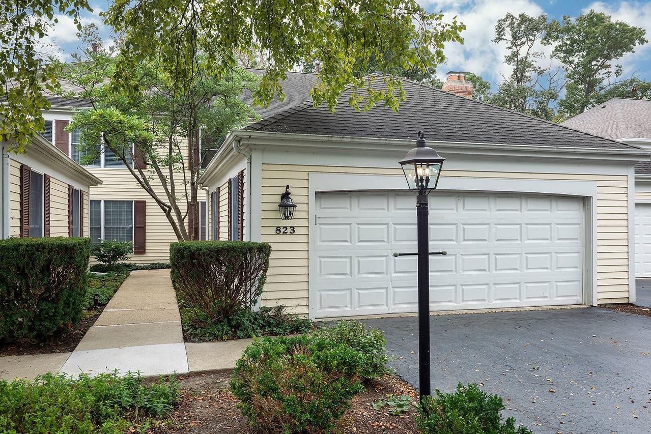 823 Suffield Sq., Lincolnshire, IL 60069