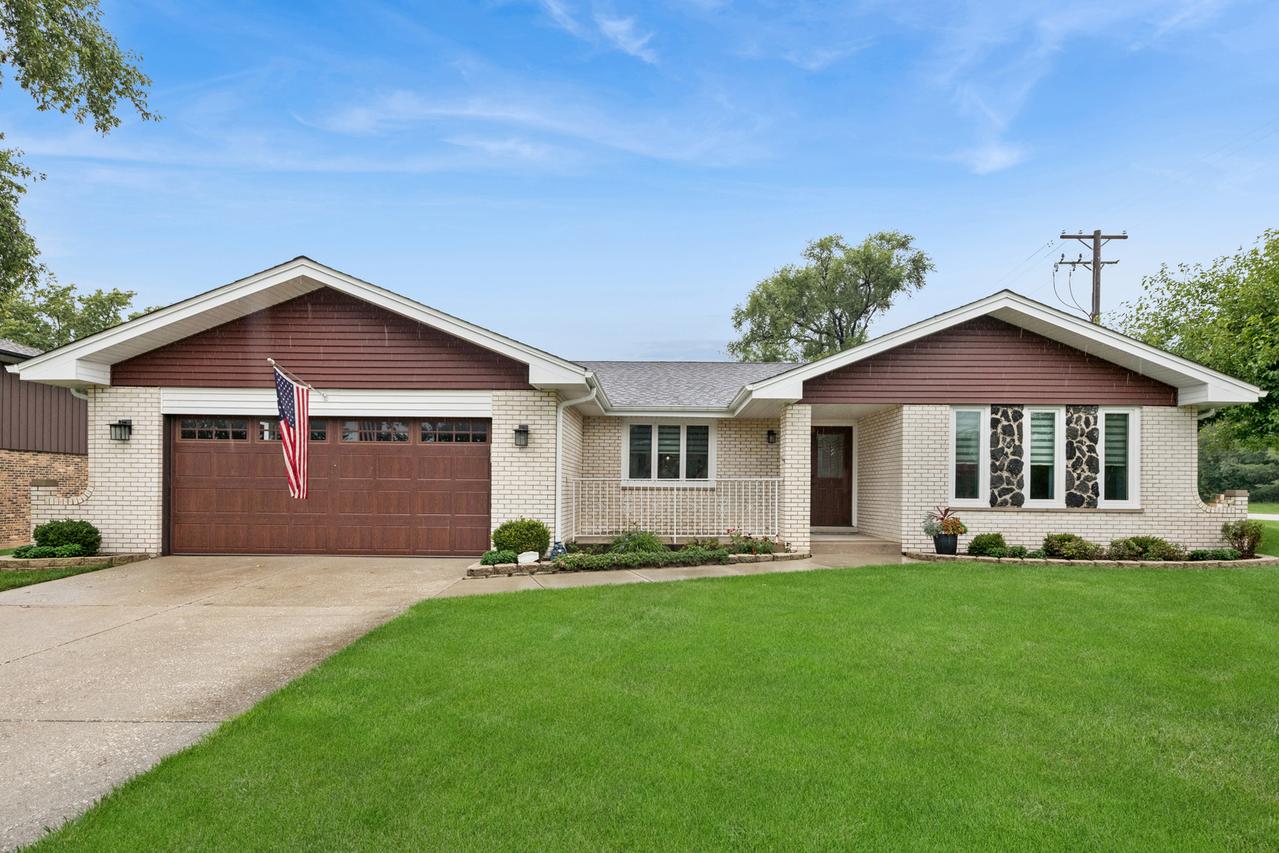12006 Forestview Dr., Orland Park, IL 60467