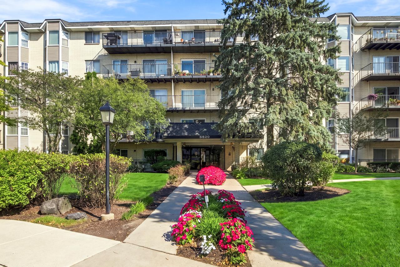 8620 Waukegan Rd. #504, Morton Grove, IL 60053