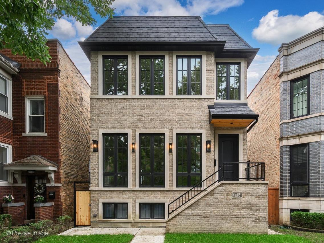 3714 N Claremont Ave., Chicago, IL 60618