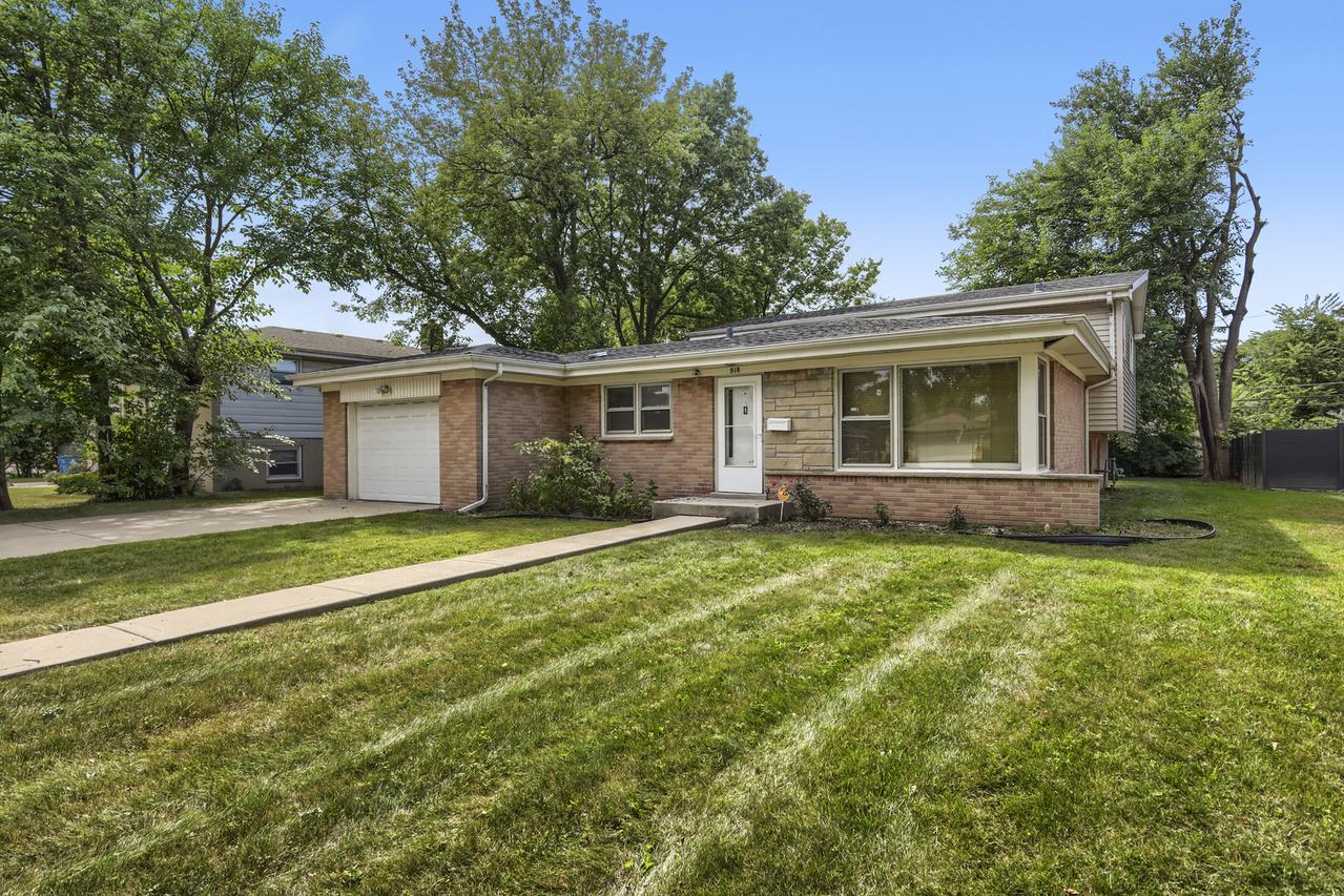 918 S Owen St., Mount Prospect, IL 60056