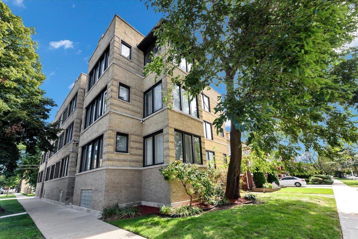 2339 E 72nd St. #1, Chicago, IL 60649