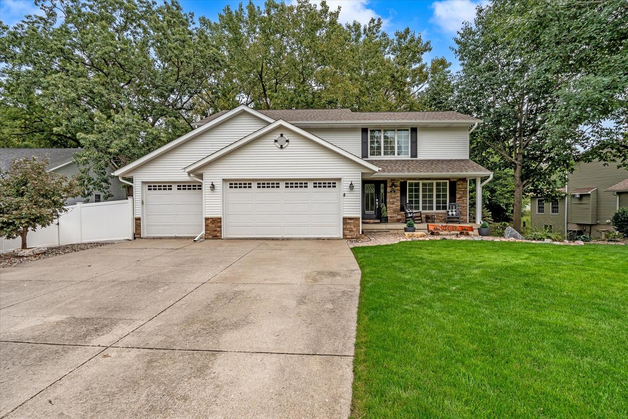 611 E 6th St., Coal Valley, IL 61240