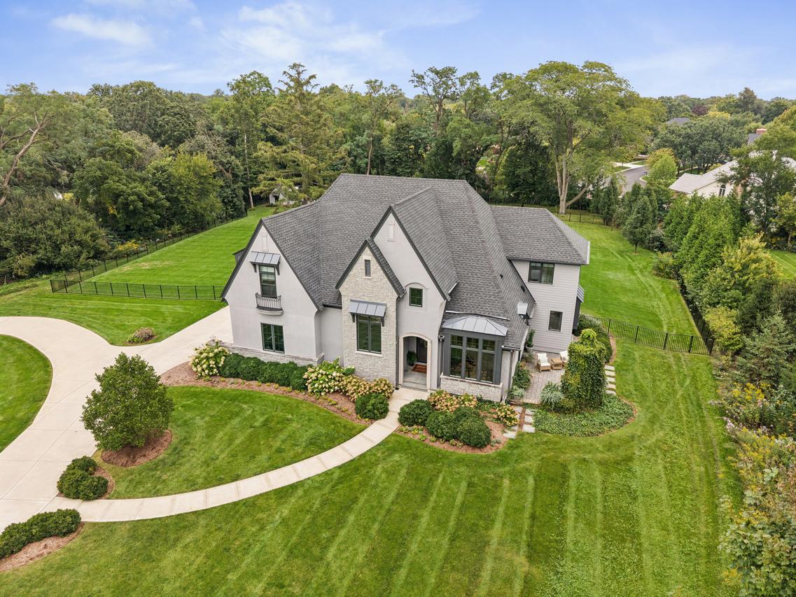 1561 Hawthorne Ln., Wheaton, IL 60189