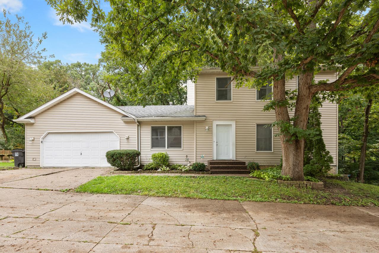 3526 39th St., Moline, IL 61265