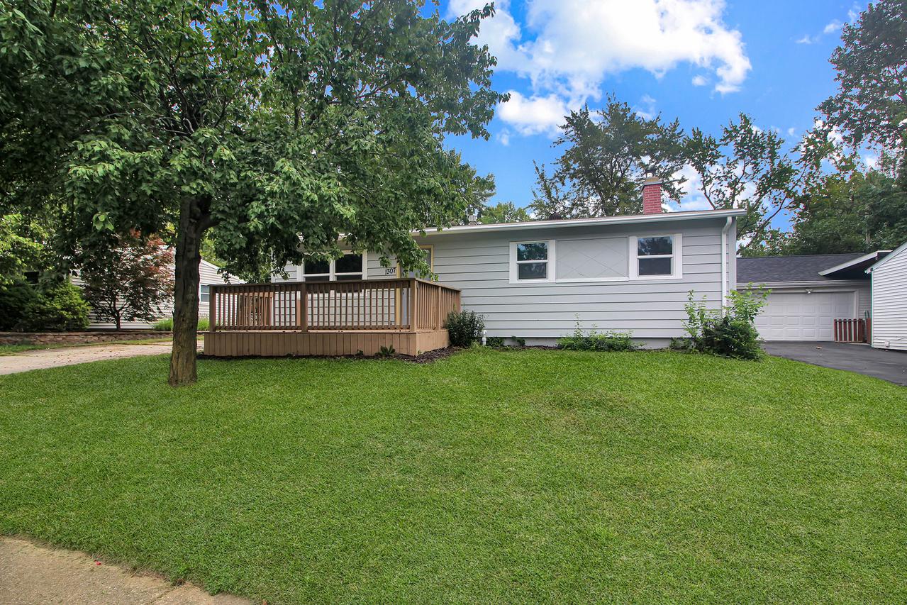 1307 Glenwood Rd., Bloomington, IL 61704