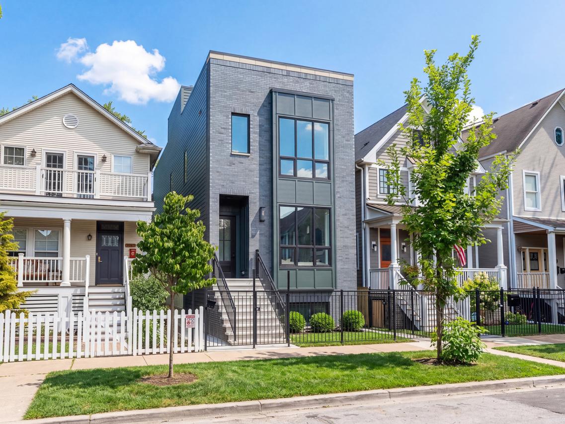 3041 N Leavitt St., Chicago, IL 60618