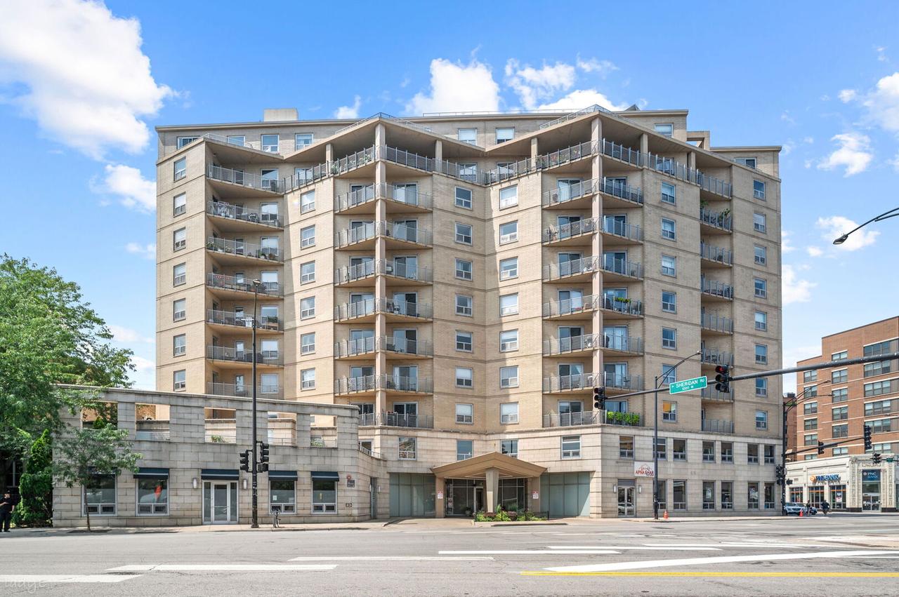 4350 N Broadway St. #1002, Chicago, IL 60613