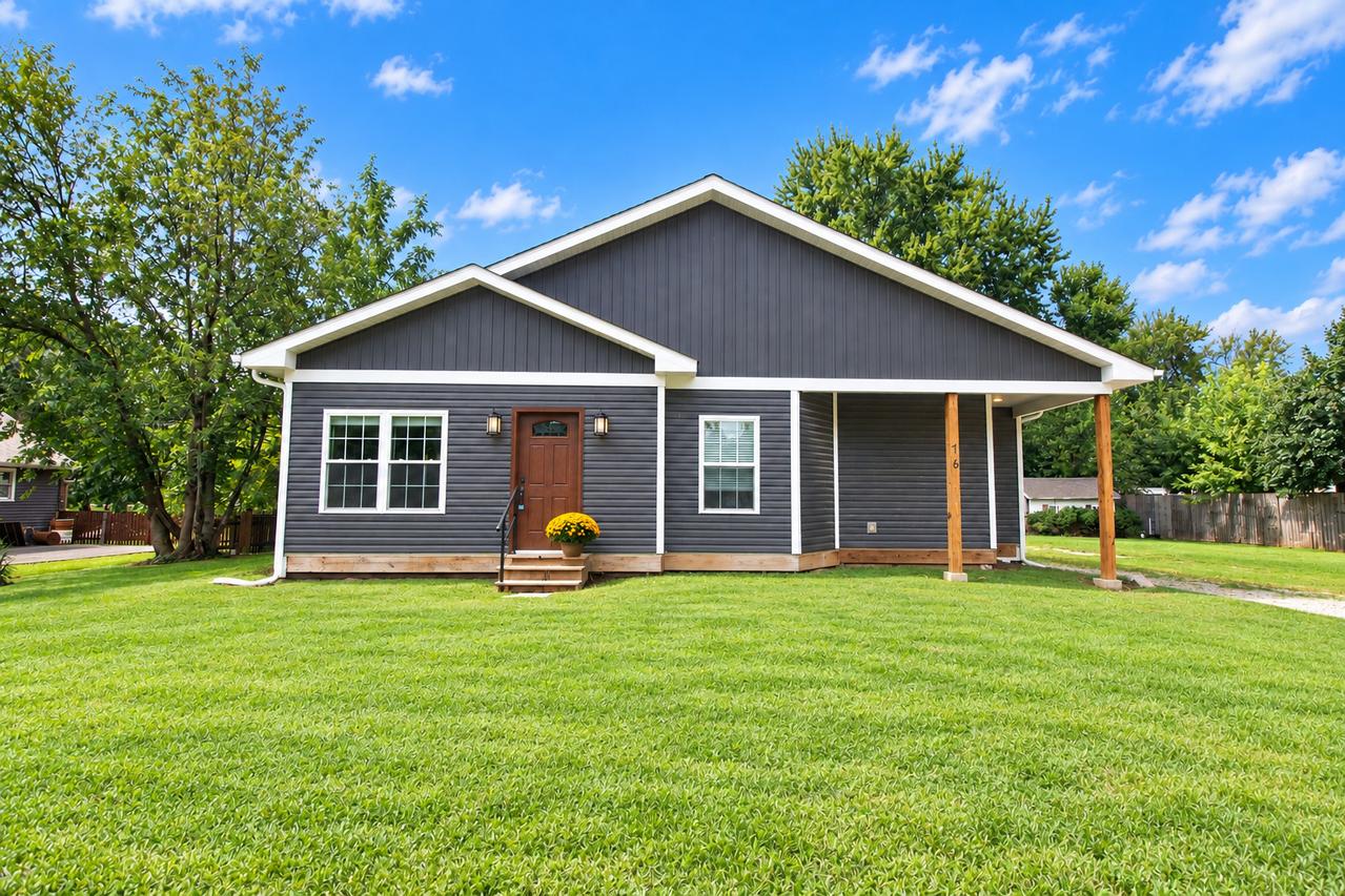 16 Grove St., Bristol, IL 60512