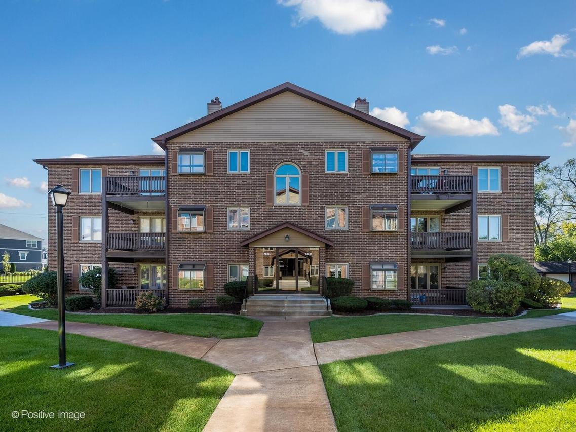 17242 Ridgeland Ave. #2N, Tinley Park, IL 60477