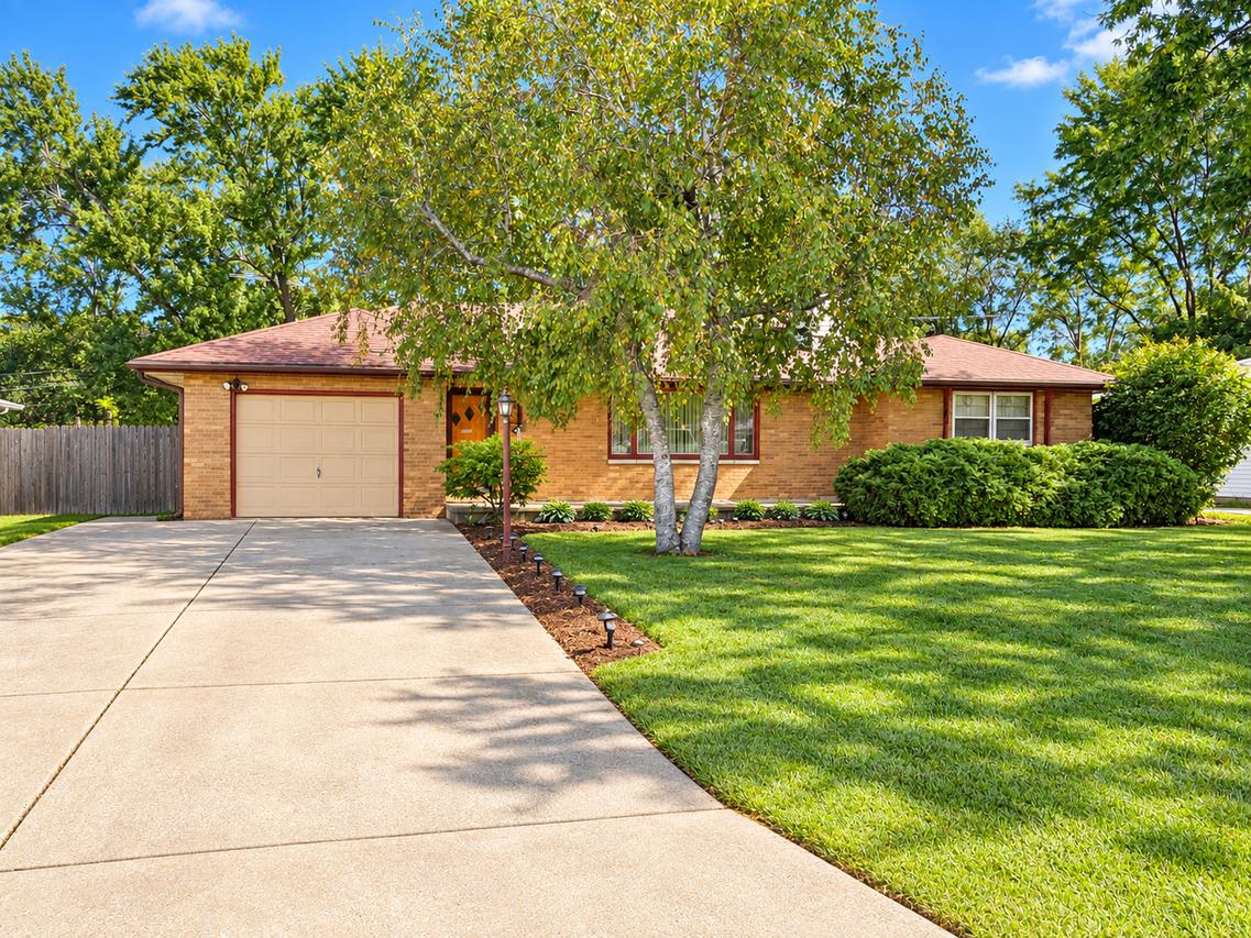 1004 Magnolia Dr., Joliet, IL 60435