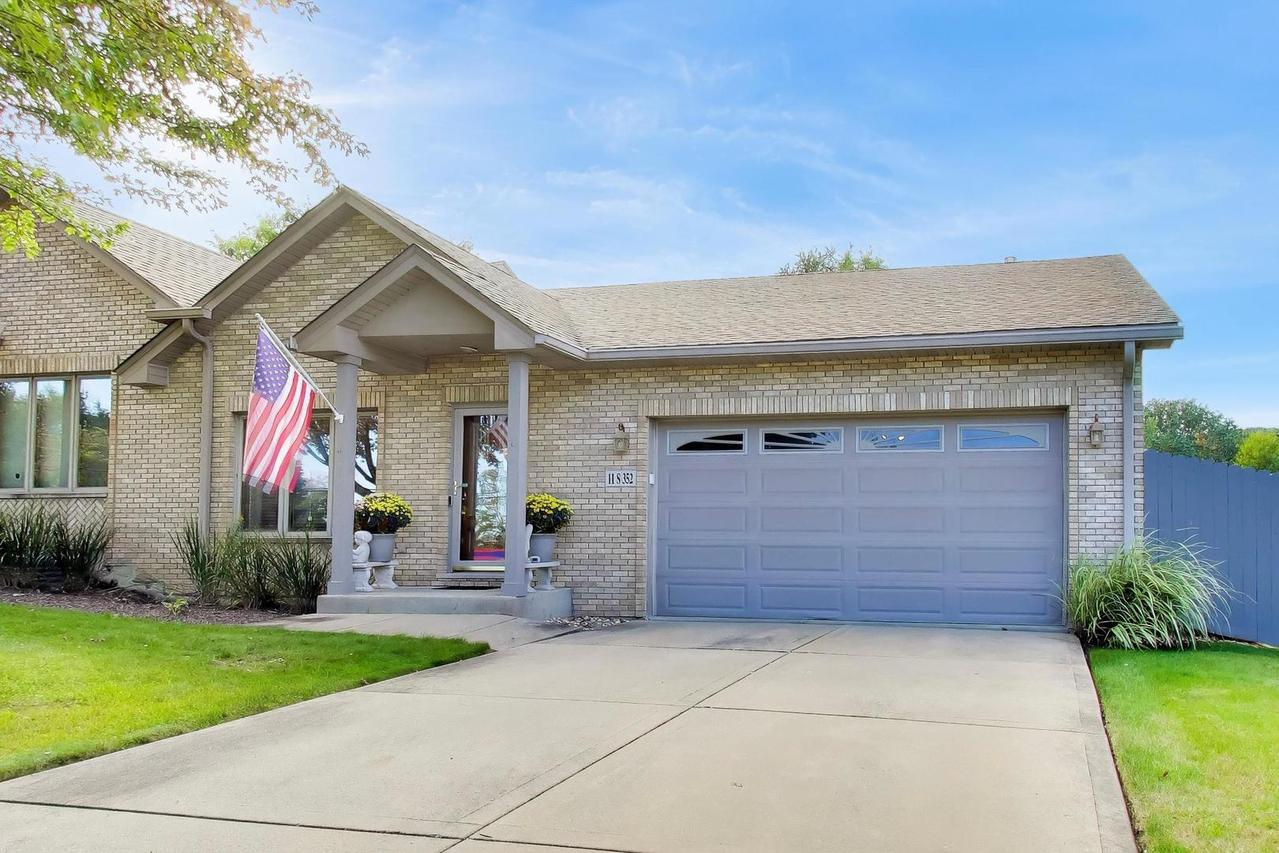 11S352 Deer Trail Ct., Burr Ridge, IL 60527