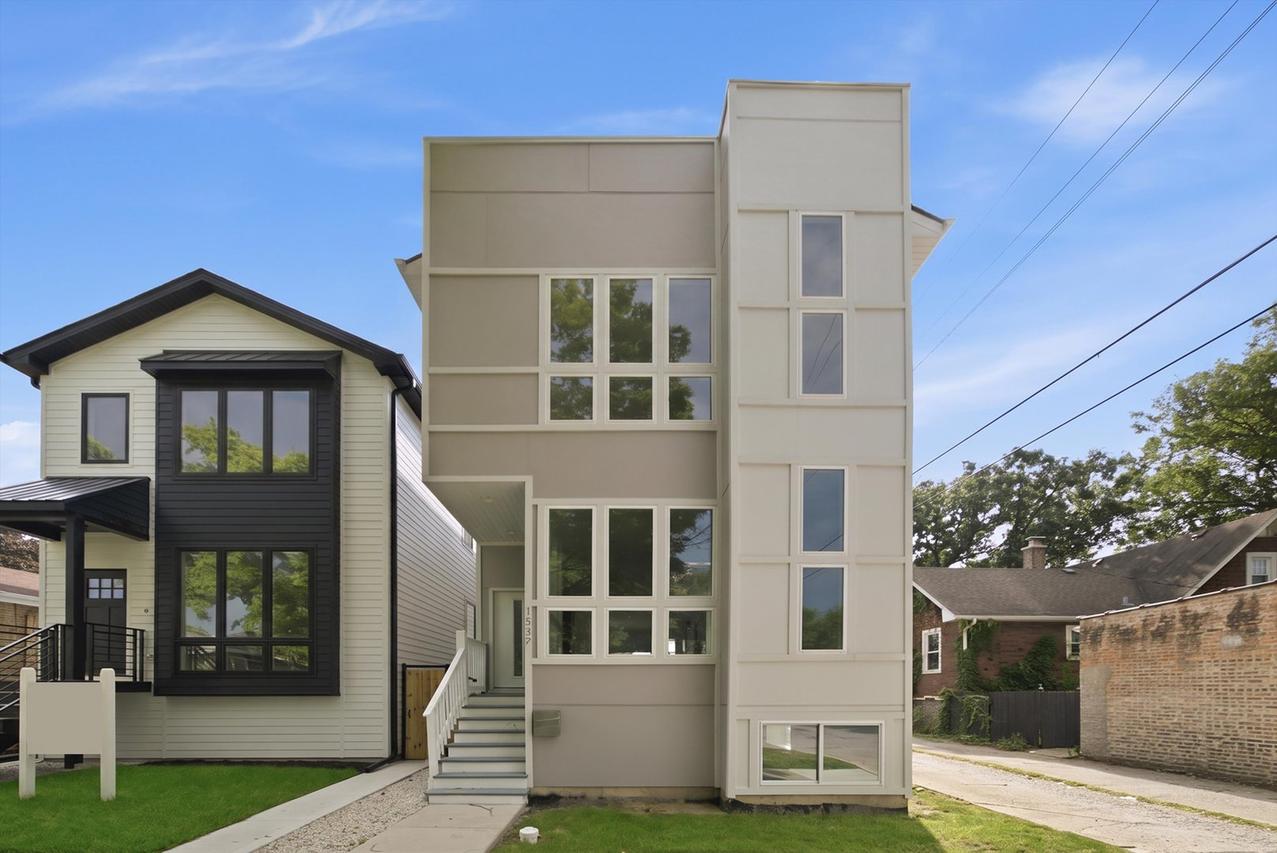 1537 Scoville Ave., Berwyn, IL 60402