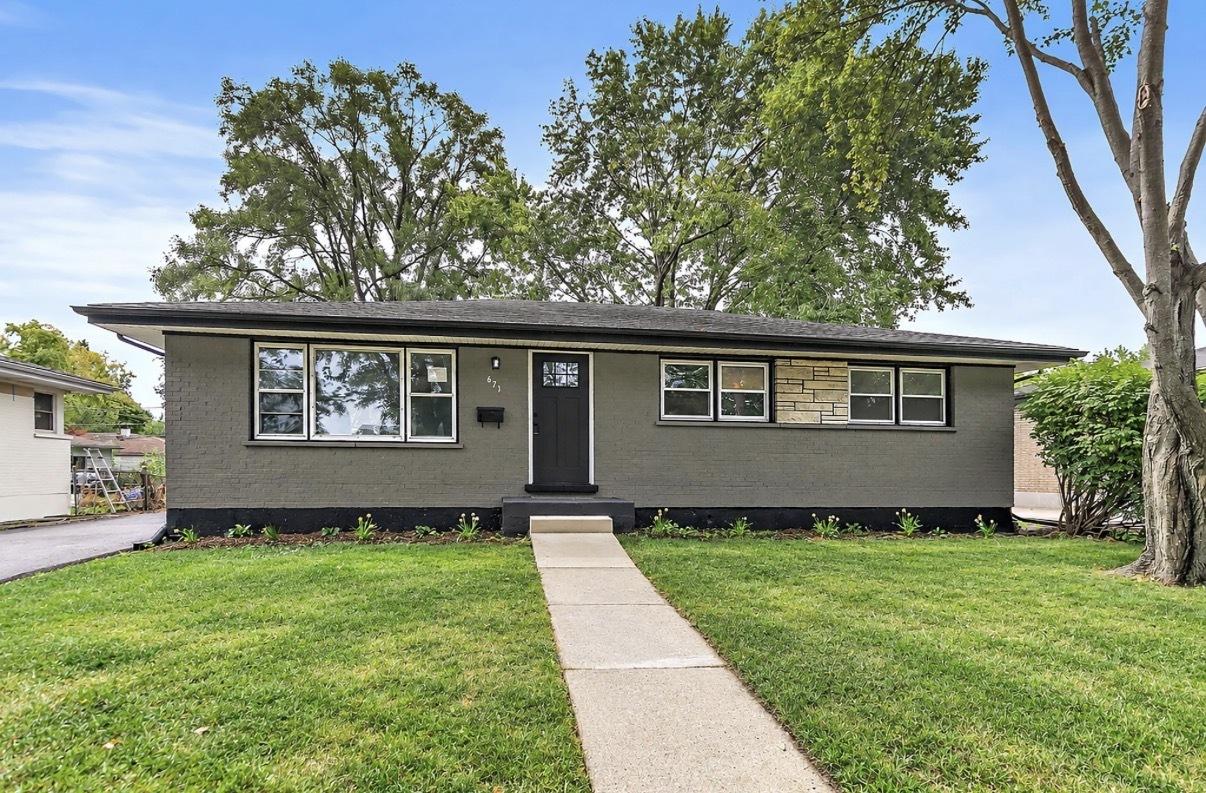 671 W Saint Aubin Dr., Addison, IL 60101