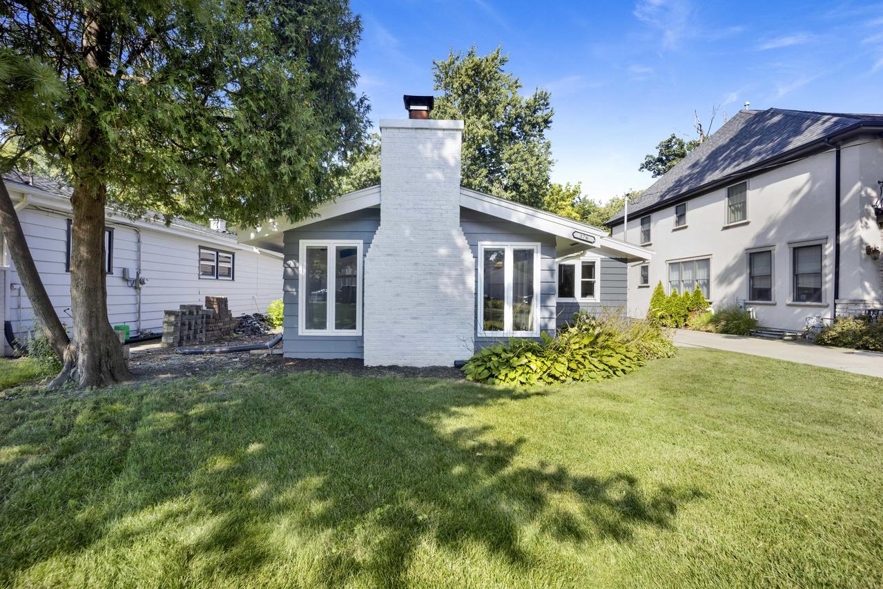376 N West Ave., Elmhurst, IL 60126