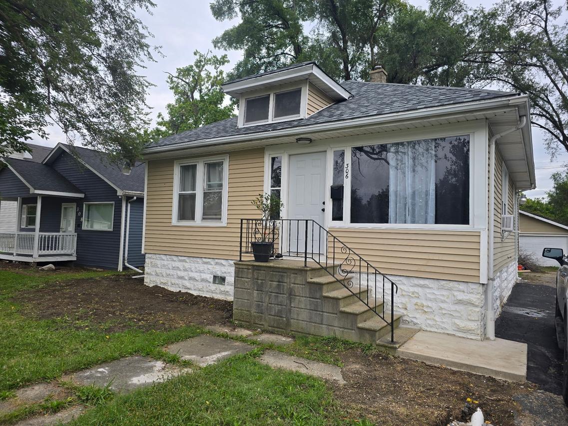 306 Barry Ave., Lockport, IL 60441