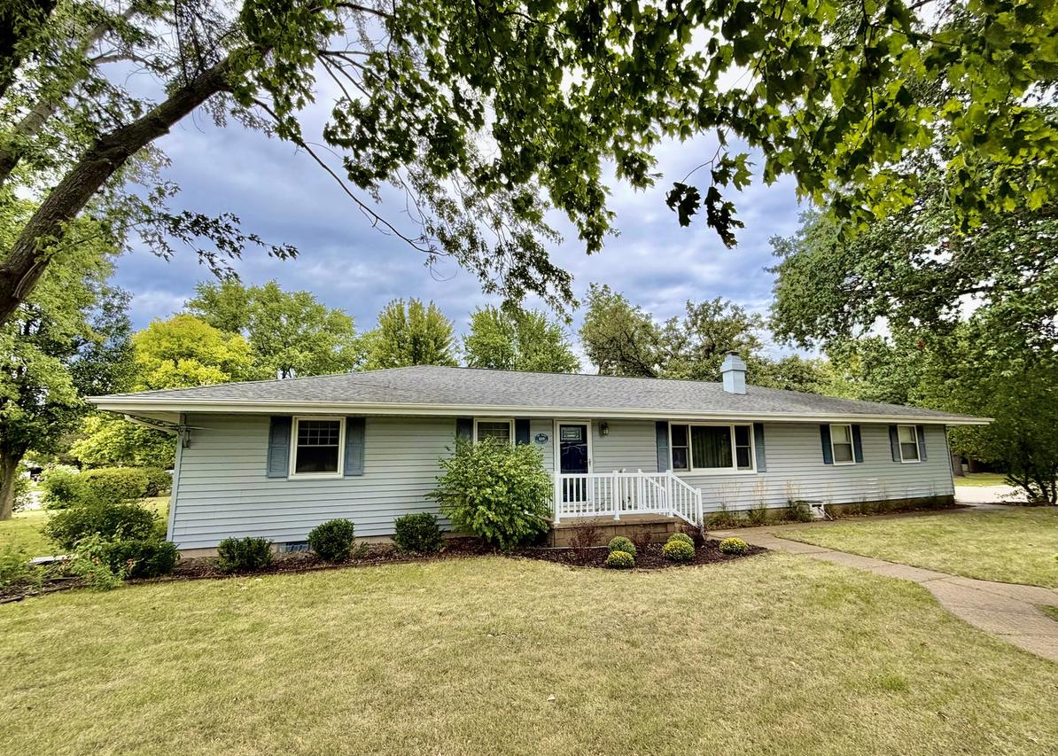 1009 College St., Henry, IL 61537
