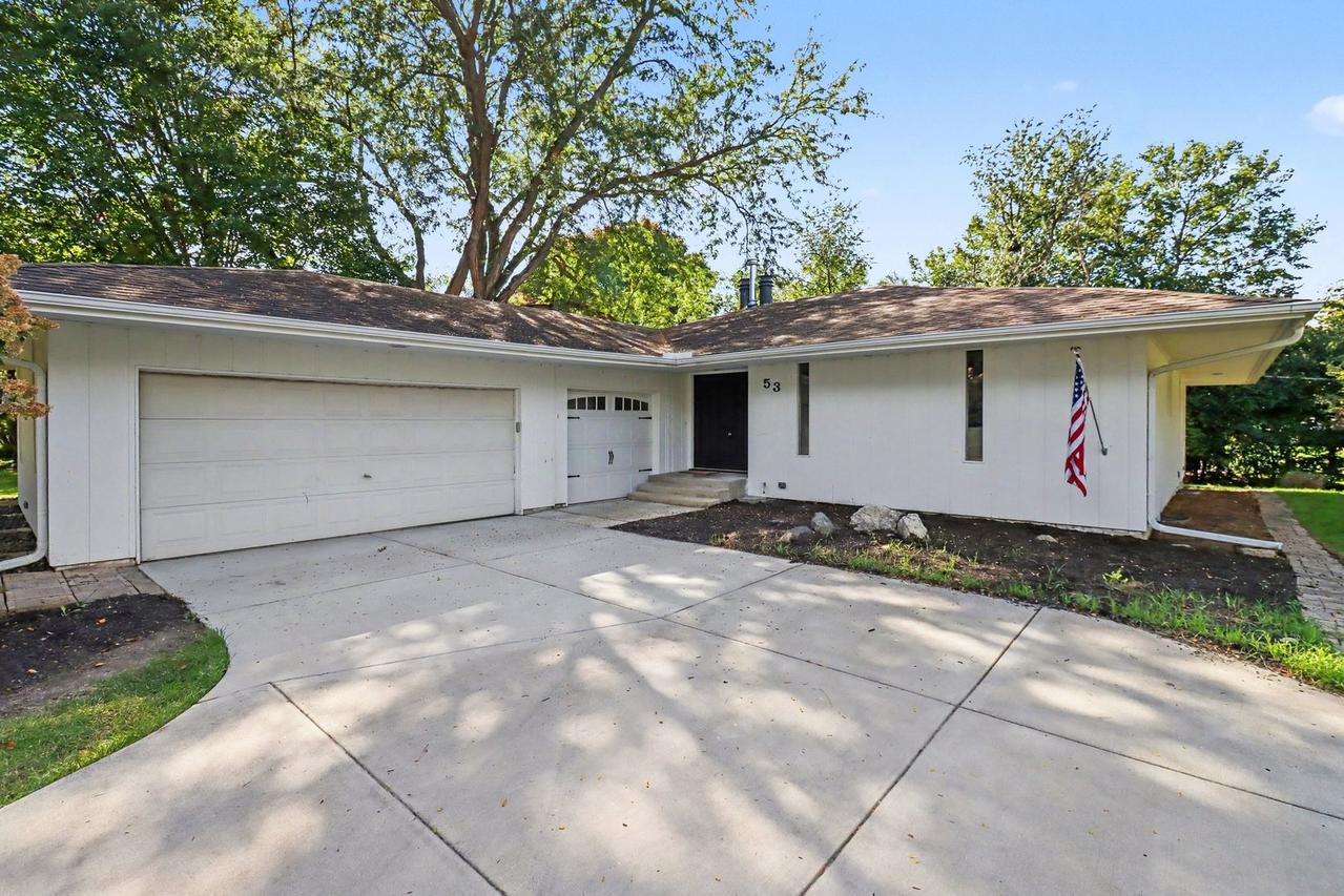 53 Cebold Dr., Oswego, IL 60543