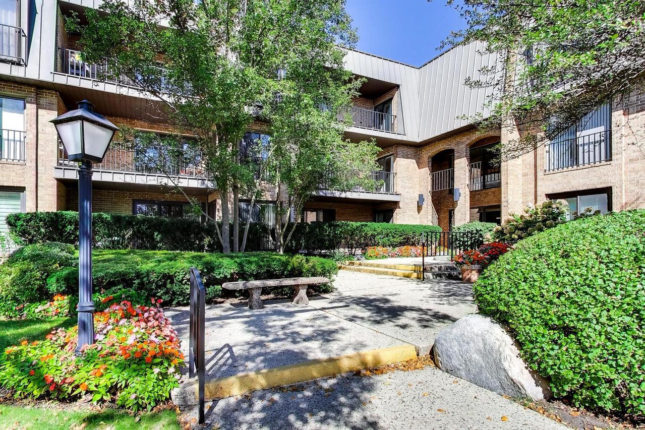3 The Court Of Harborside Ct. #208, Northbrook, IL 60062