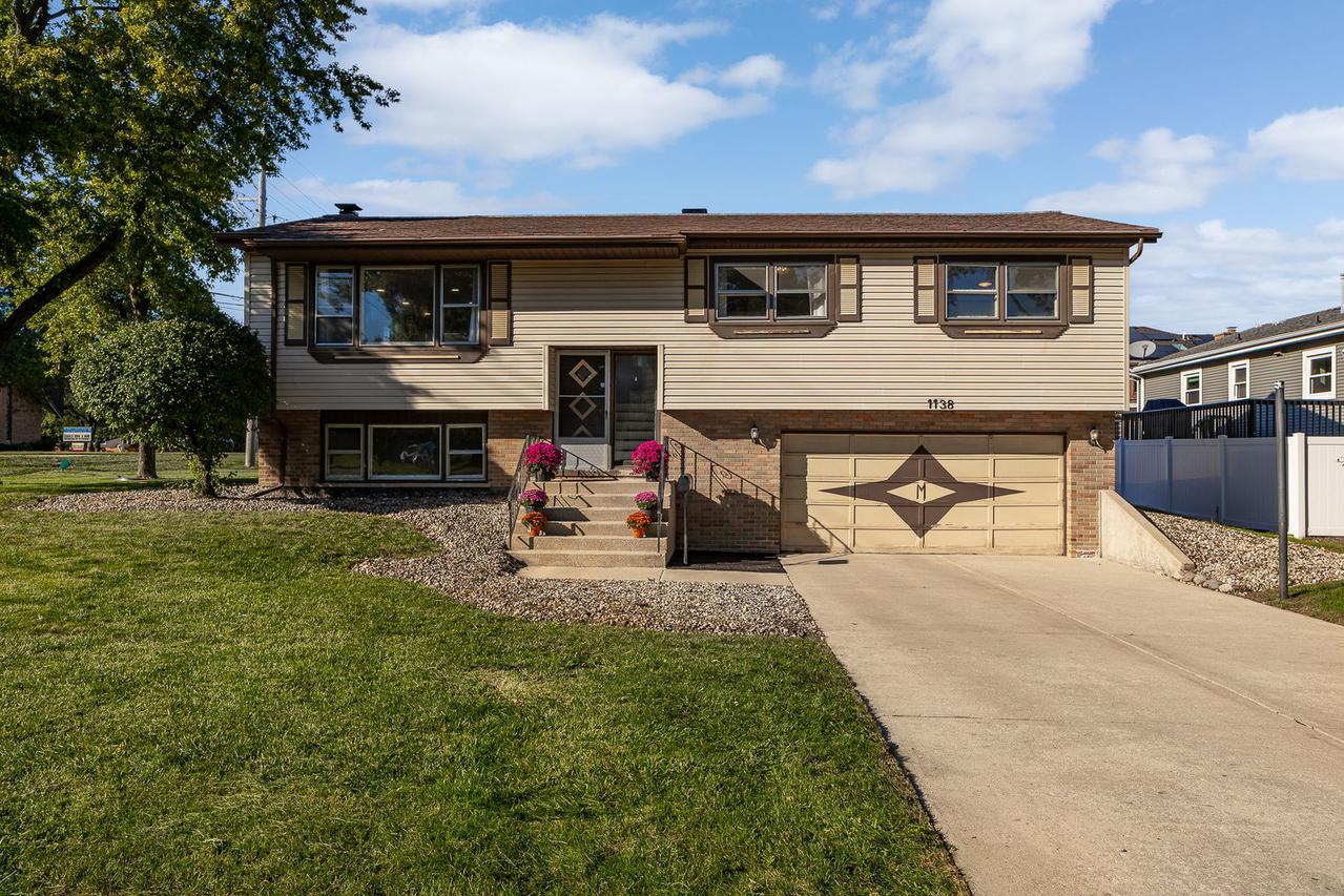 1138 Timber Ln., Darien, IL 60561