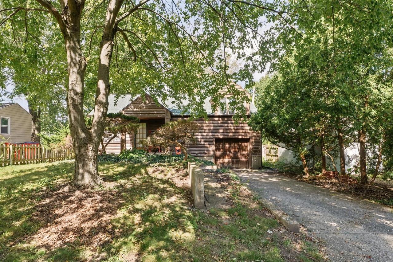 1604 W White St., Champaign, IL 61821