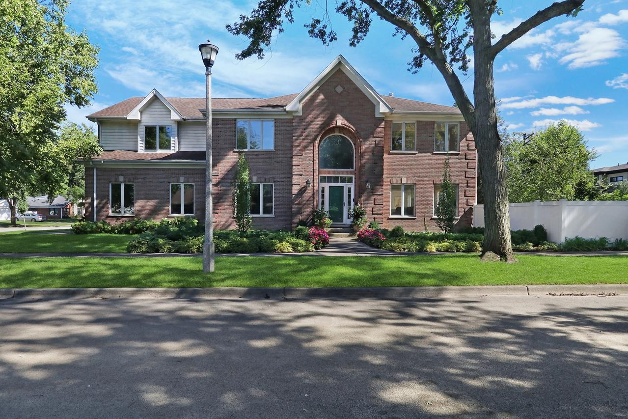 5153 Farwell Ave., Skokie, IL 60077