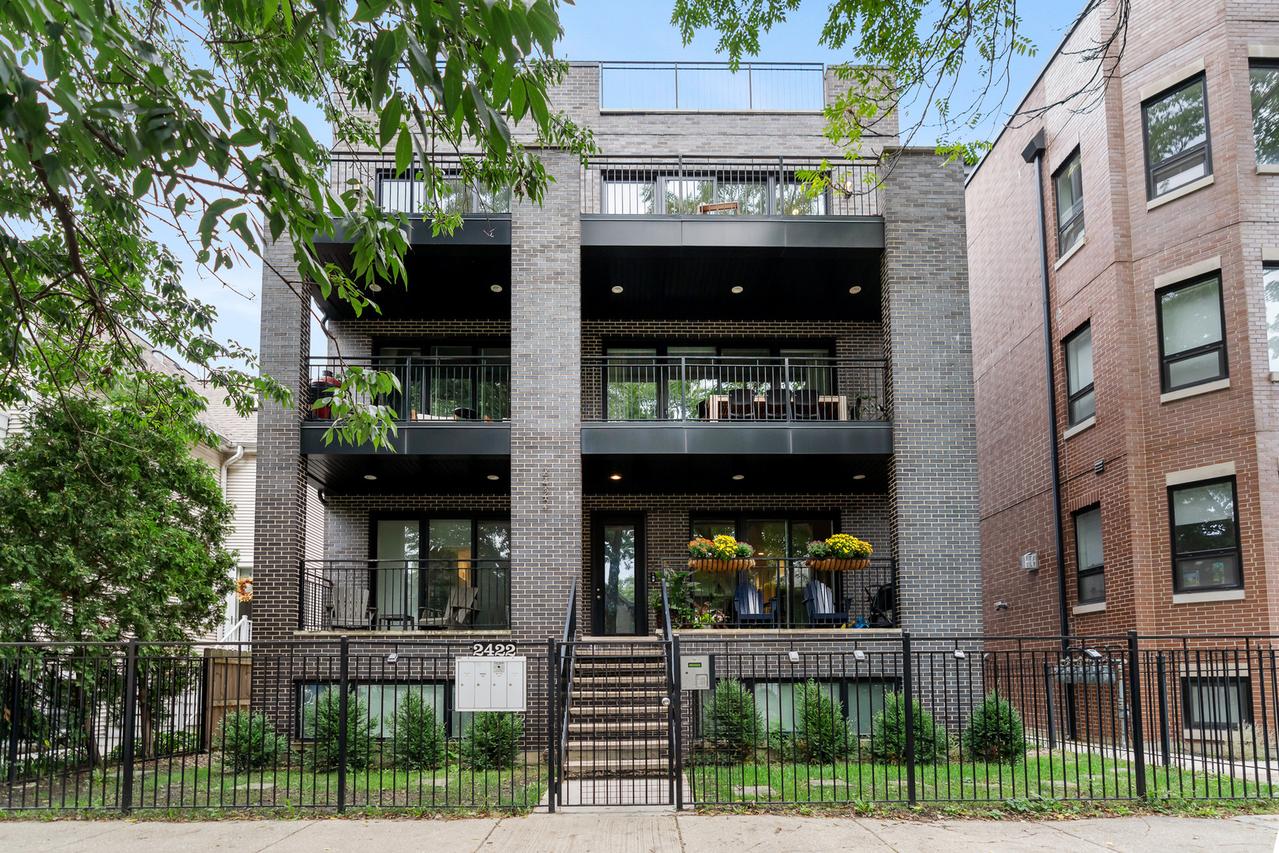 2422 W Lyndale St. #3, Chicago, IL 60647