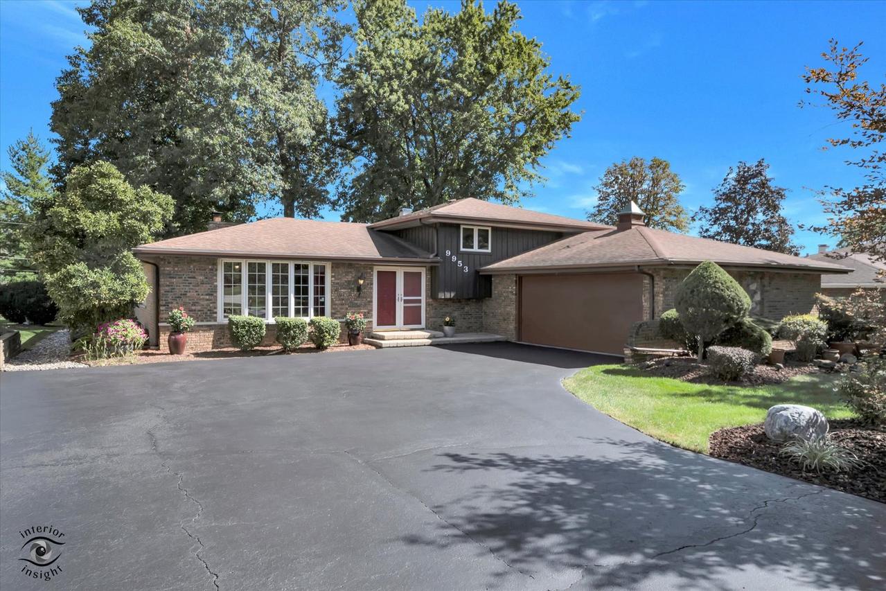 9953 S 82nd Ct., Palos Hills, IL 60465