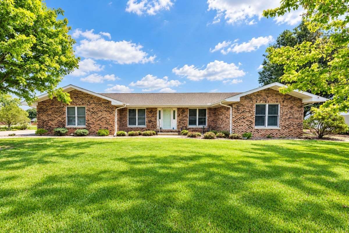 113 Diane Dr., Lexington, IL 61753