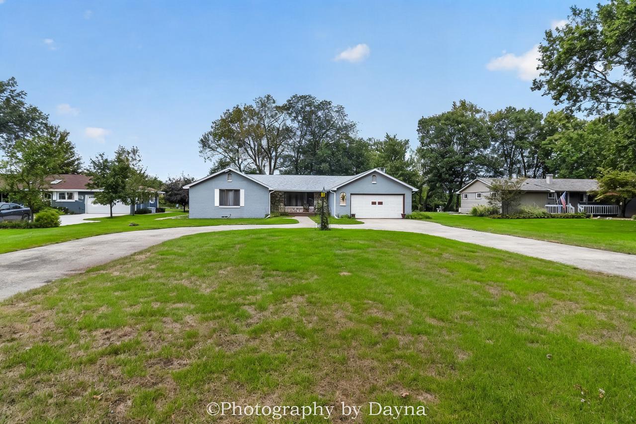 1930 Bittersweet Dr., St. Anne, IL 60964