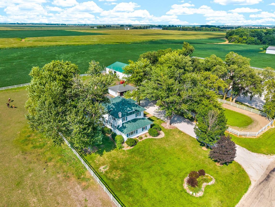 9101 Old Silo Rd., Clinton, IL 61727