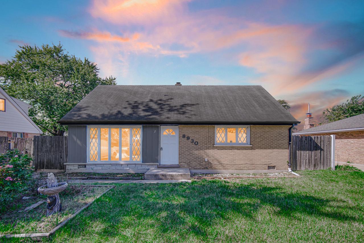 8930 Saratoga Dr., Bridgeview, IL 60455
