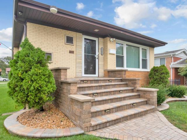 8901 S 49th Ct., Oak Lawn, IL 60453
