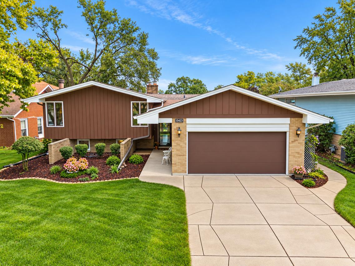 15423 Michaele Dr., Oak Forest, IL 60452